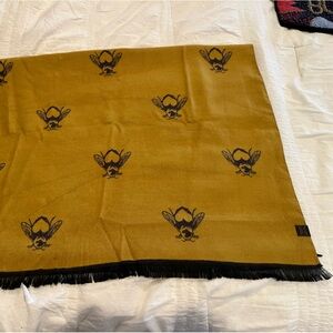 Beautiful Joule pashmina w bumble bees.